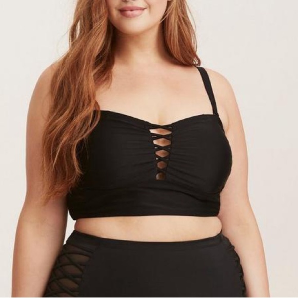 Torrid Wireless Lattice Front Bikini Top size 0 NWT